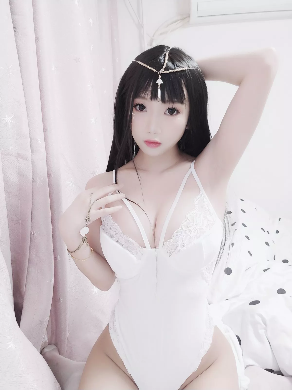 白嫩美少女鬼畜瑶在不在白色埃及瑶主题私房性感白色蕾丝吊带配蕾丝袜诱惑写真45P