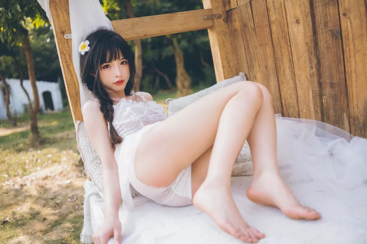 性感尤物清水由乃田园蕾丝裙主题户外性感白色薄纱裙透视秀完美身材诱惑写真66P