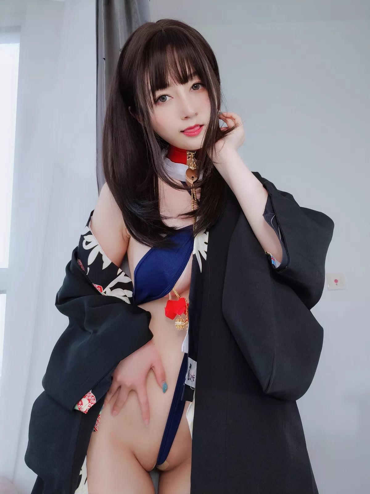 Coser小姐姐白银和服下的秘密主题私房性感和服半撩露情趣内裤撩人诱惑写真64P