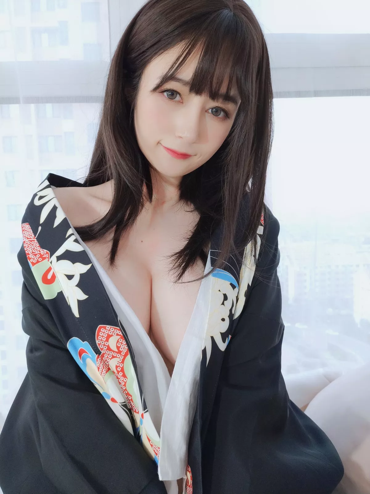 Coser小姐姐白银和服下的秘密主题私房性感和服半撩露情趣内裤撩人诱惑写真64P