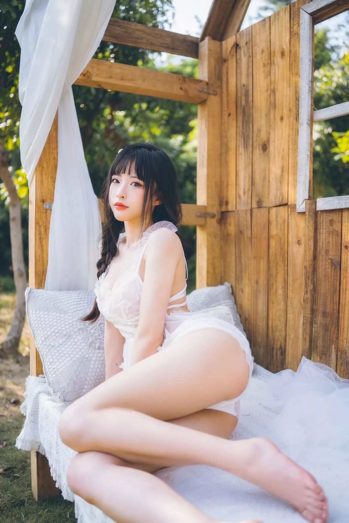 性感尤物清水由乃田园蕾丝裙主题户外性感白色薄纱裙透视秀完美身材诱惑写真66P