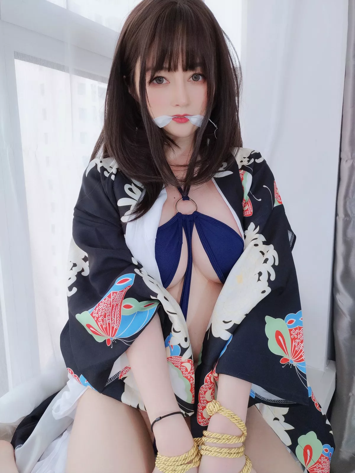 Coser小姐姐白银和服下的秘密主题私房性感和服半撩露情趣内裤撩人诱惑写真64P