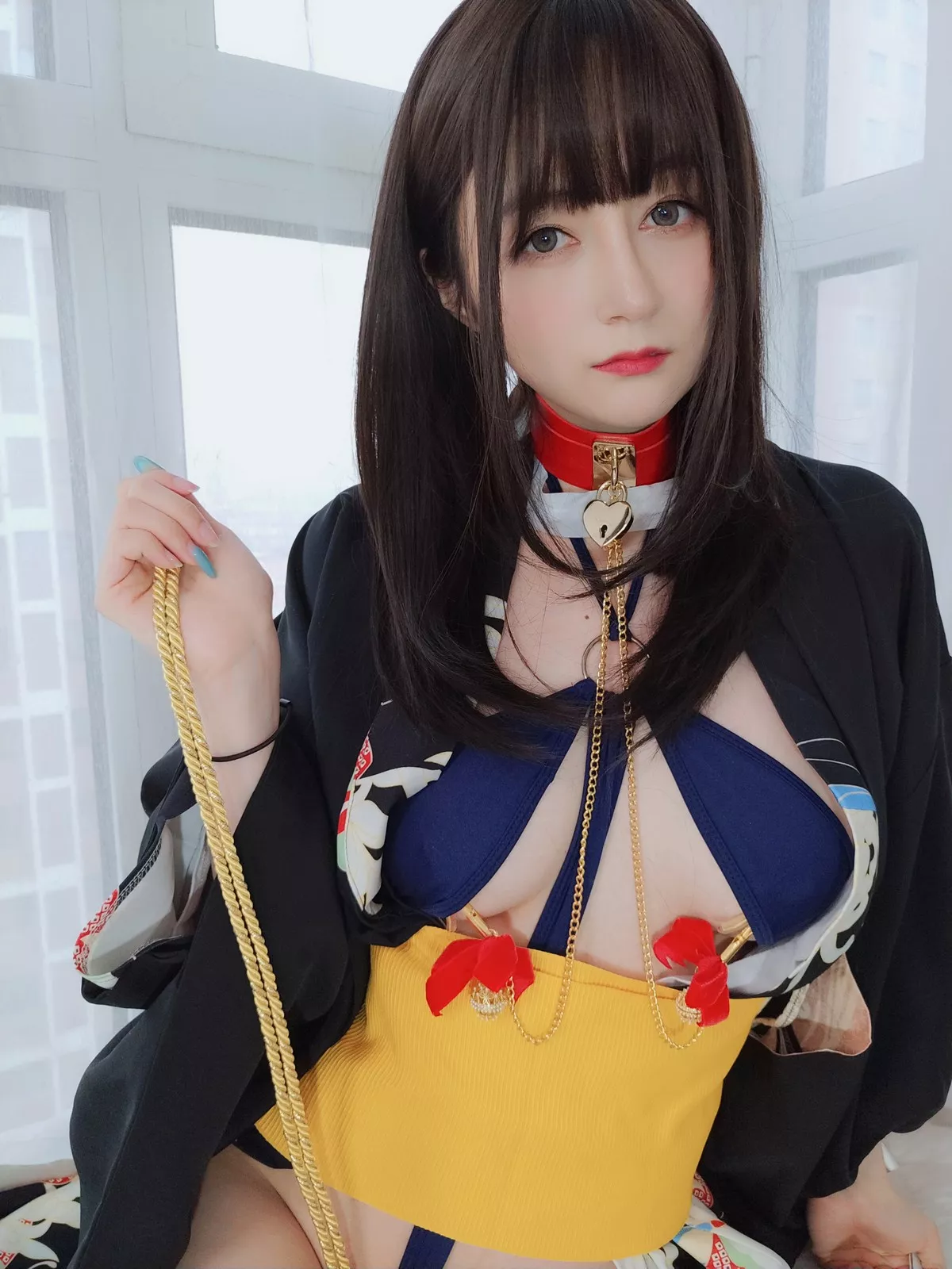 Coser小姐姐白银和服下的秘密主题私房性感和服半撩露情趣内裤撩人诱惑写真64P