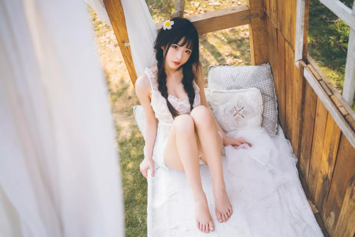 性感尤物清水由乃田园蕾丝裙主题户外性感白色薄纱裙透视秀完美身材诱惑写真66P