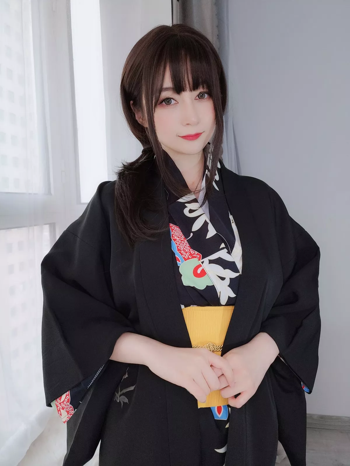 Coser小姐姐白银和服下的秘密主题私房性感和服半撩露情趣内裤撩人诱惑写真64P