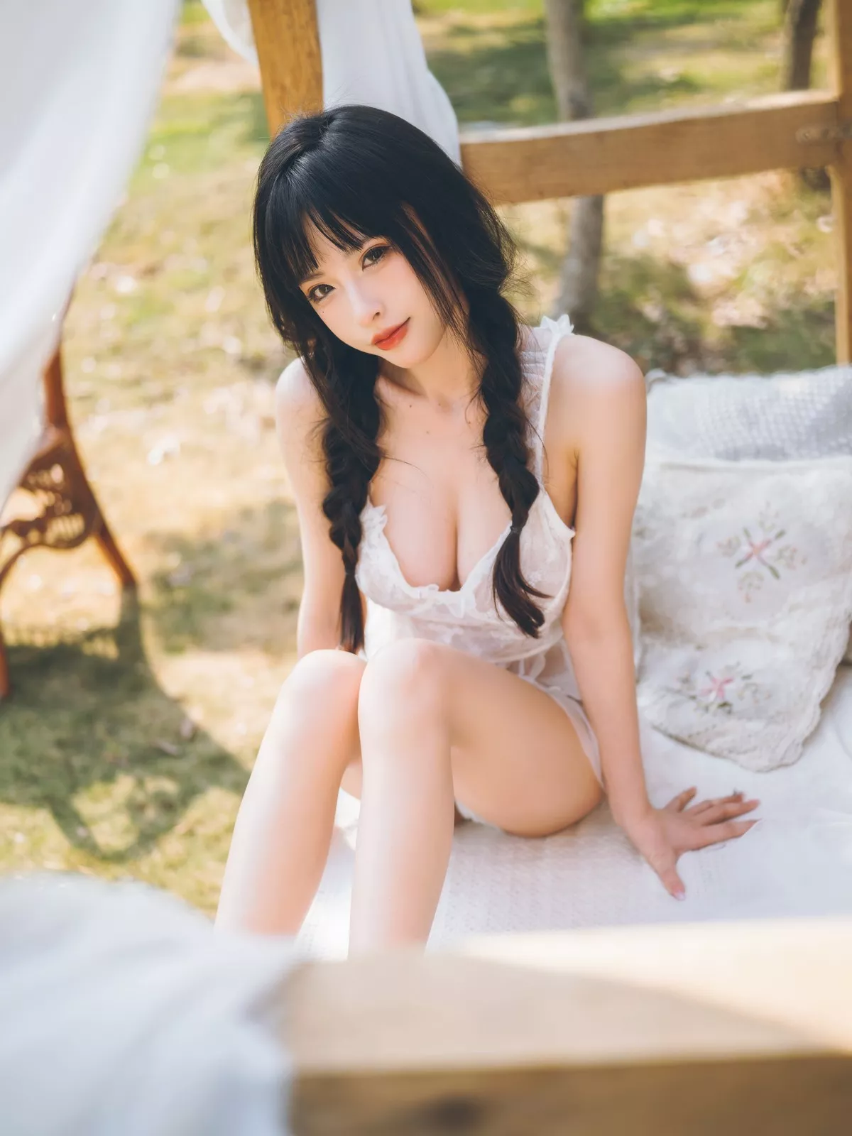 性感尤物清水由乃田园蕾丝裙主题户外性感白色薄纱裙透视秀完美身材诱惑写真66P