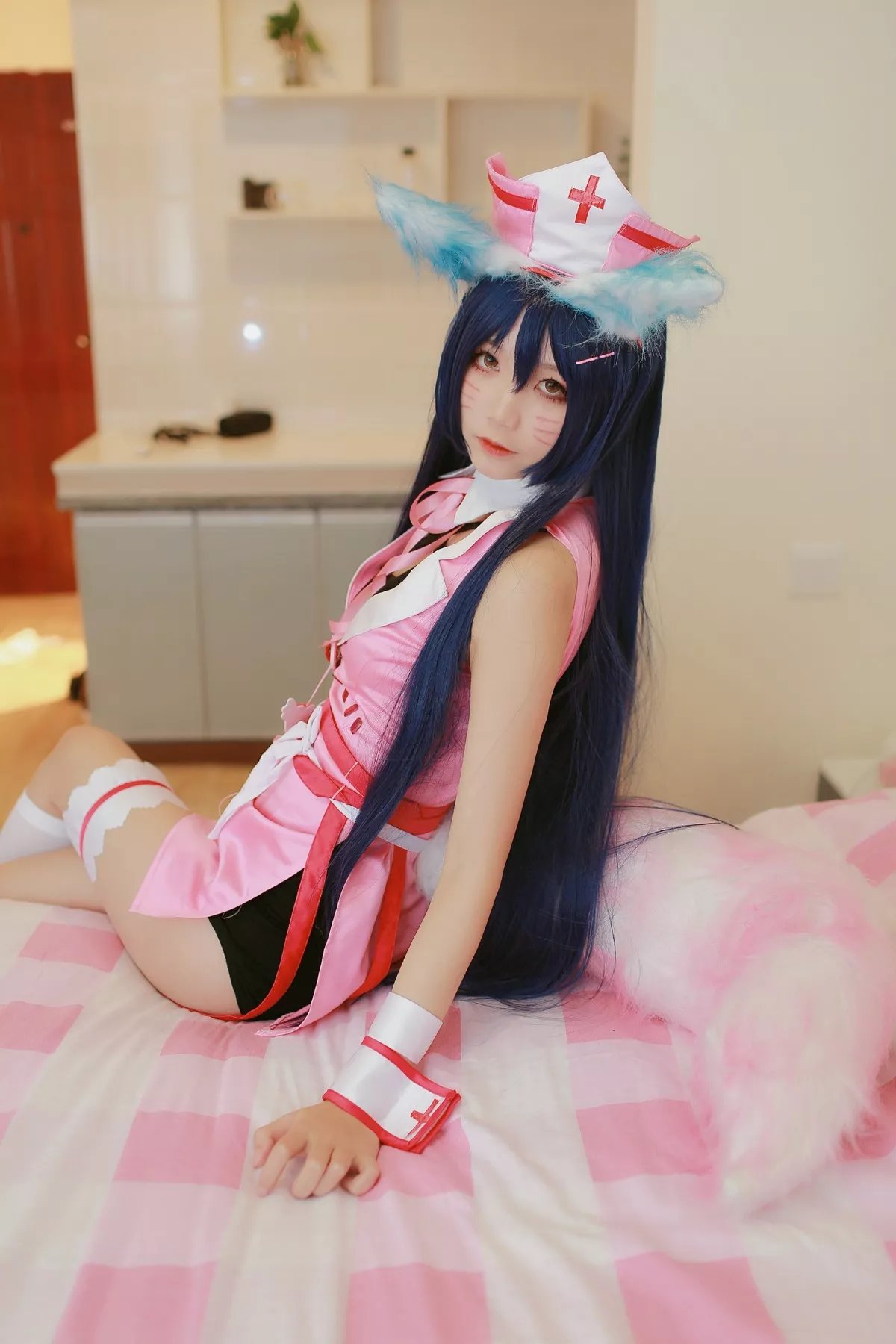 清纯少女五更百鬼阿狸护士服主题私房性感护士装配白丝腿袜秀美腿诱惑写真37P