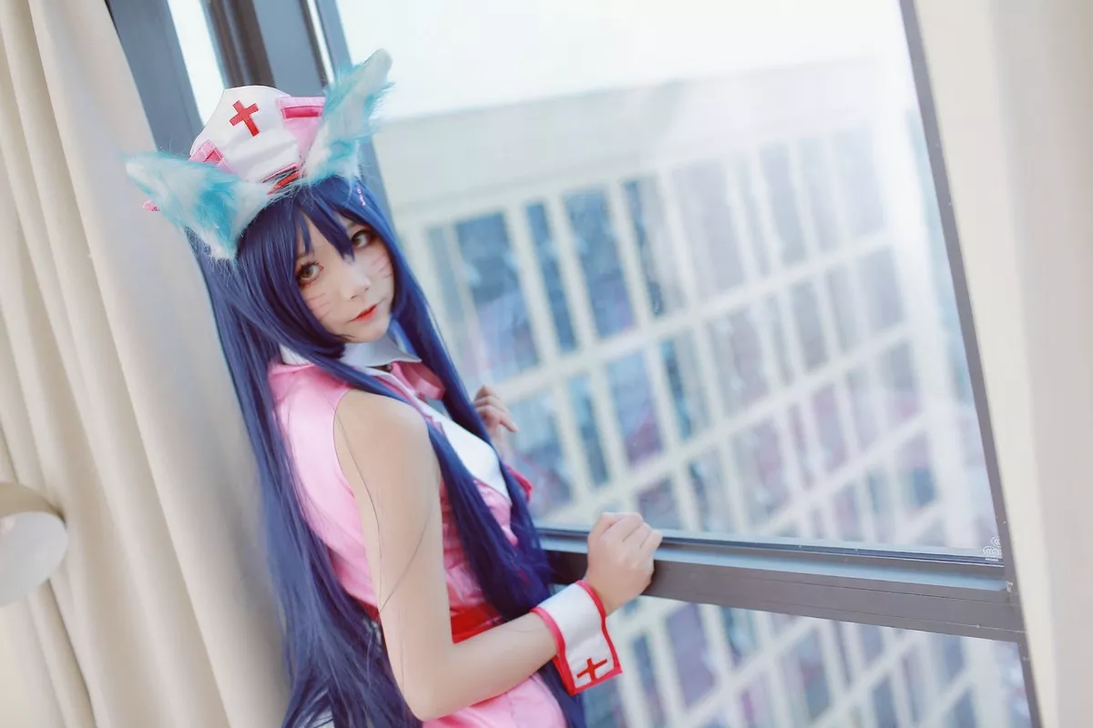 清纯少女五更百鬼阿狸护士服主题私房性感护士装配白丝腿袜秀美腿诱惑写真37P