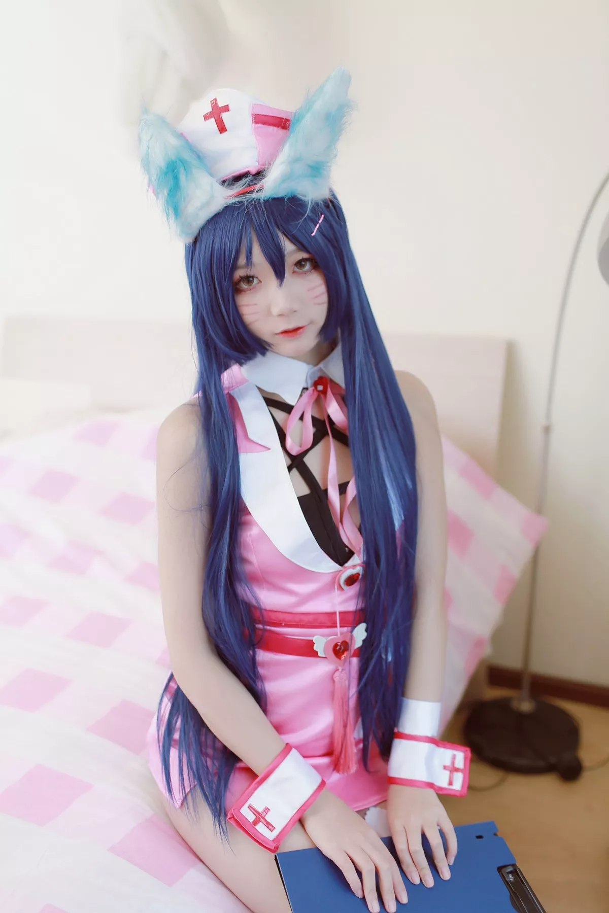 清纯少女五更百鬼阿狸护士服主题私房性感护士装配白丝腿袜秀美腿诱惑写真37P