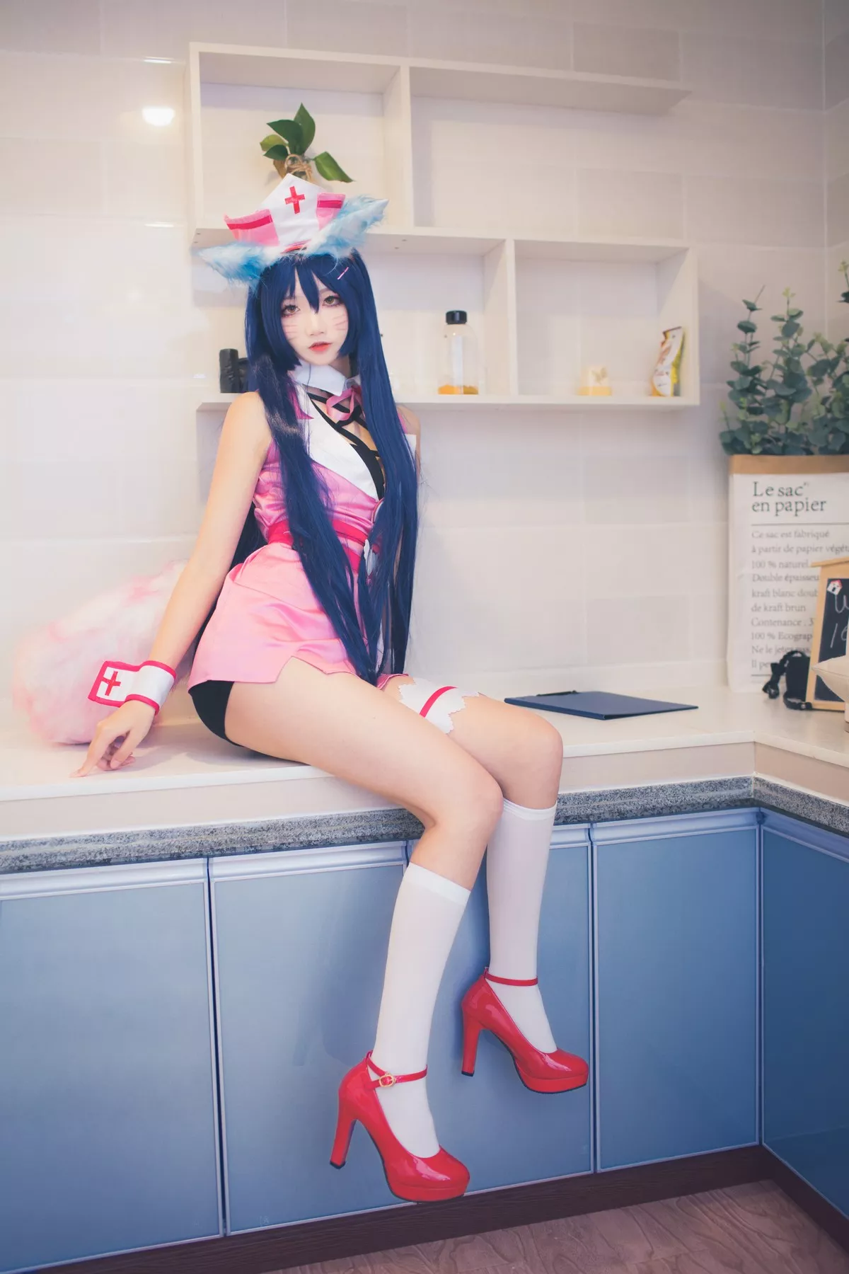 清纯少女五更百鬼阿狸护士服主题私房性感护士装配白丝腿袜秀美腿诱惑写真37P