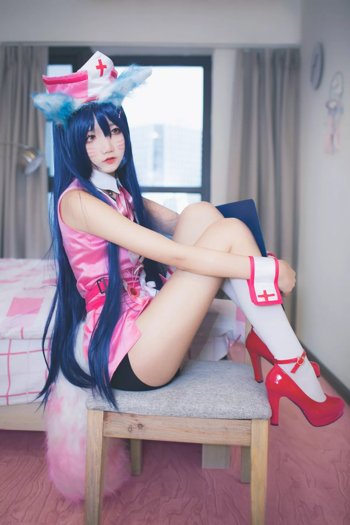 清纯少女五更百鬼阿狸护士服主题私房性感护士装配白丝腿袜秀美腿诱惑写真37P