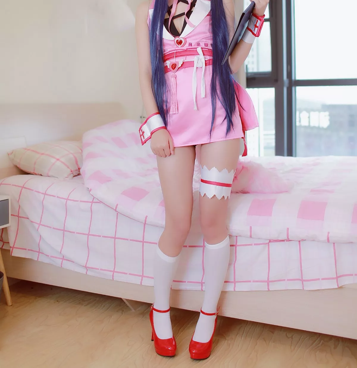 清纯少女五更百鬼阿狸护士服主题私房性感护士装配白丝腿袜秀美腿诱惑写真37P