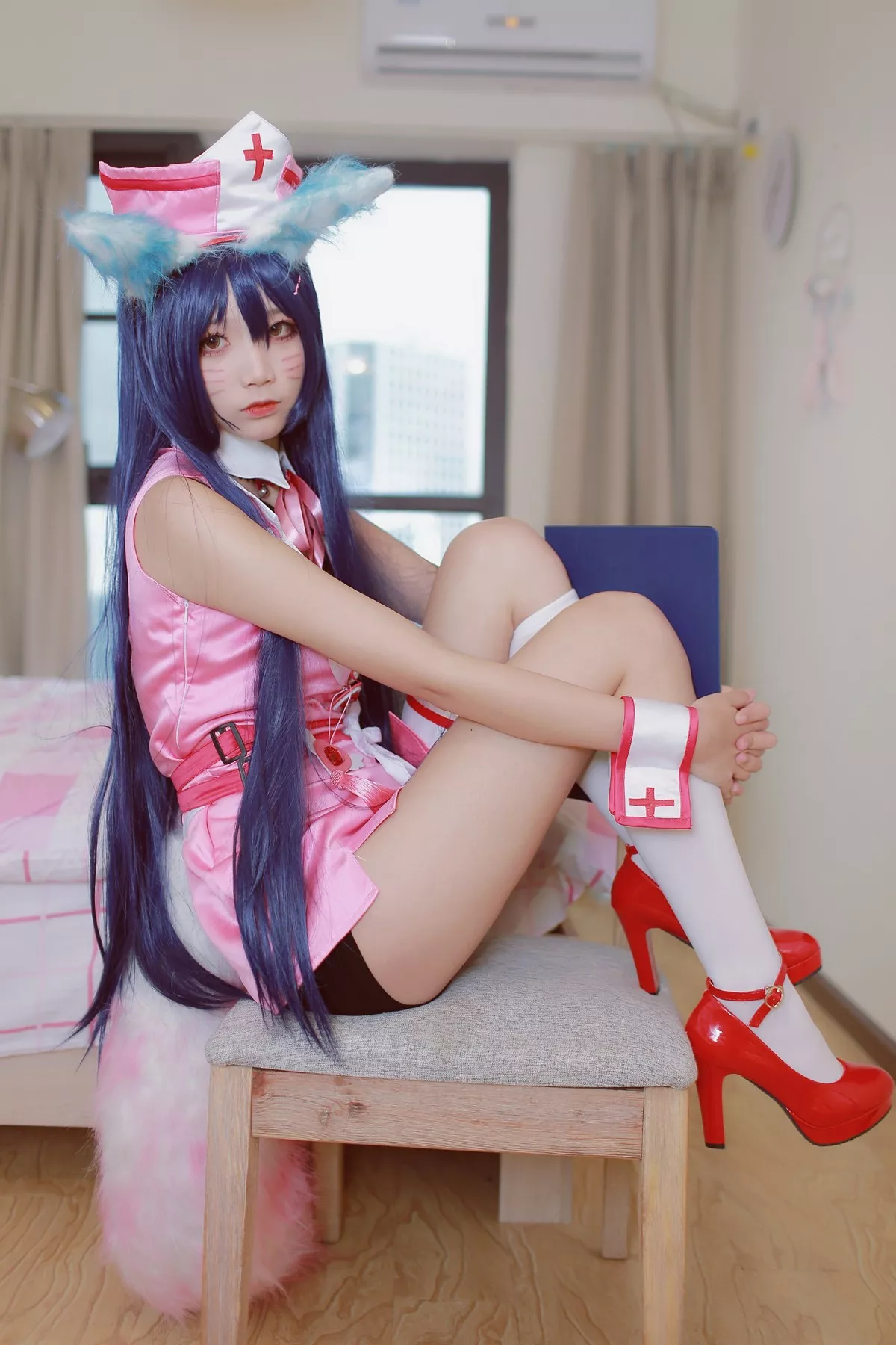 清纯少女五更百鬼阿狸护士服主题私房性感护士装配白丝腿袜秀美腿诱惑写真37P