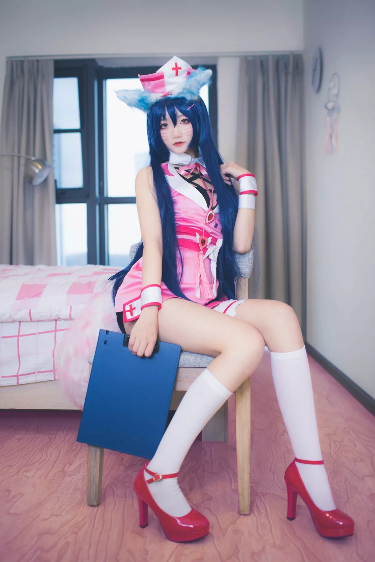 清纯少女五更百鬼阿狸护士服主题私房性感护士装配白丝腿袜秀美腿诱惑写真37P