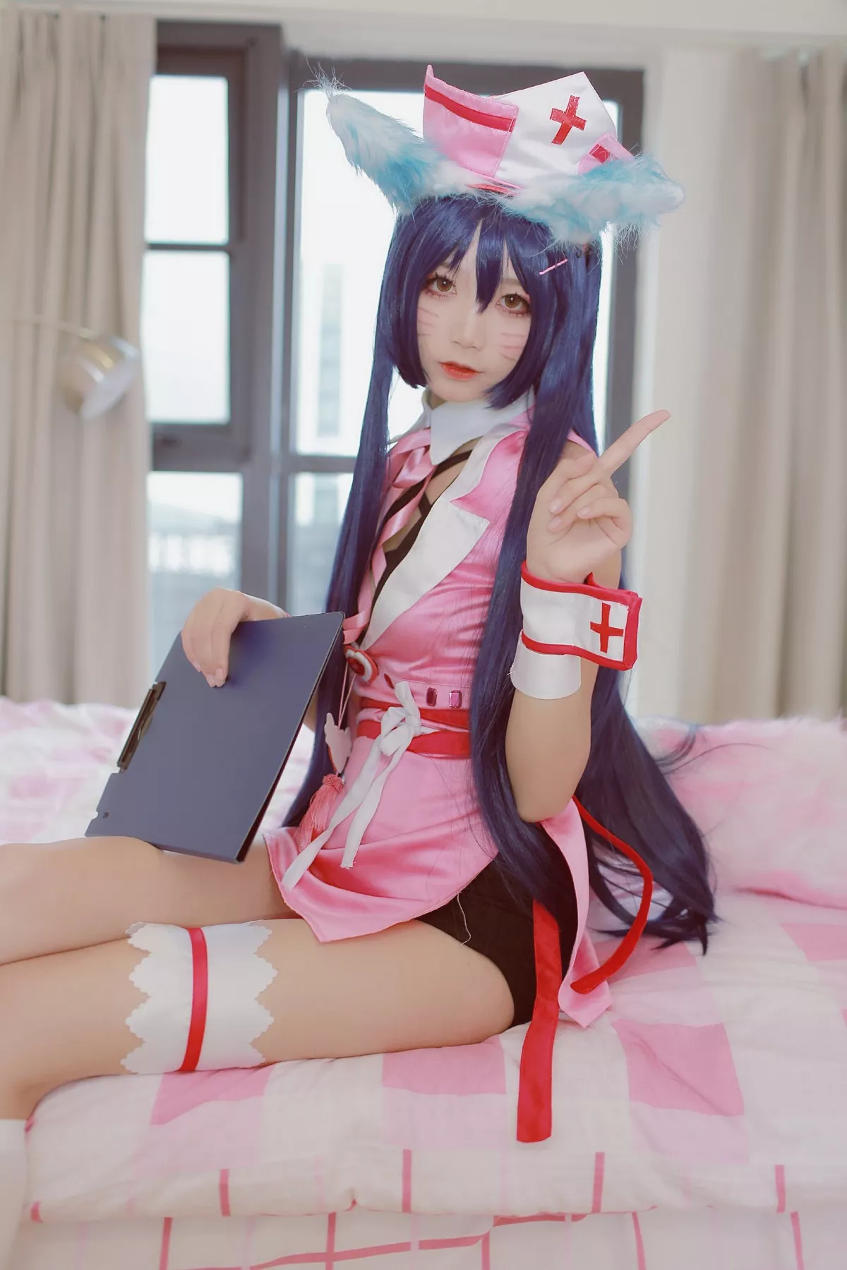 清纯少女五更百鬼阿狸护士服主题私房性感护士装配白丝腿袜秀美腿诱惑写真37P