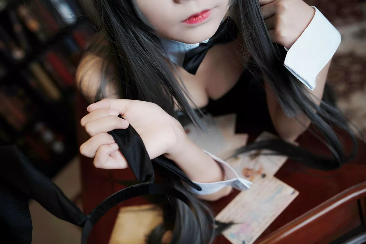 清纯少女五更百鬼樱岛麻衣兔女郎主题性感黑色低胸连体衣配黑丝裤袜诱惑写真38P
