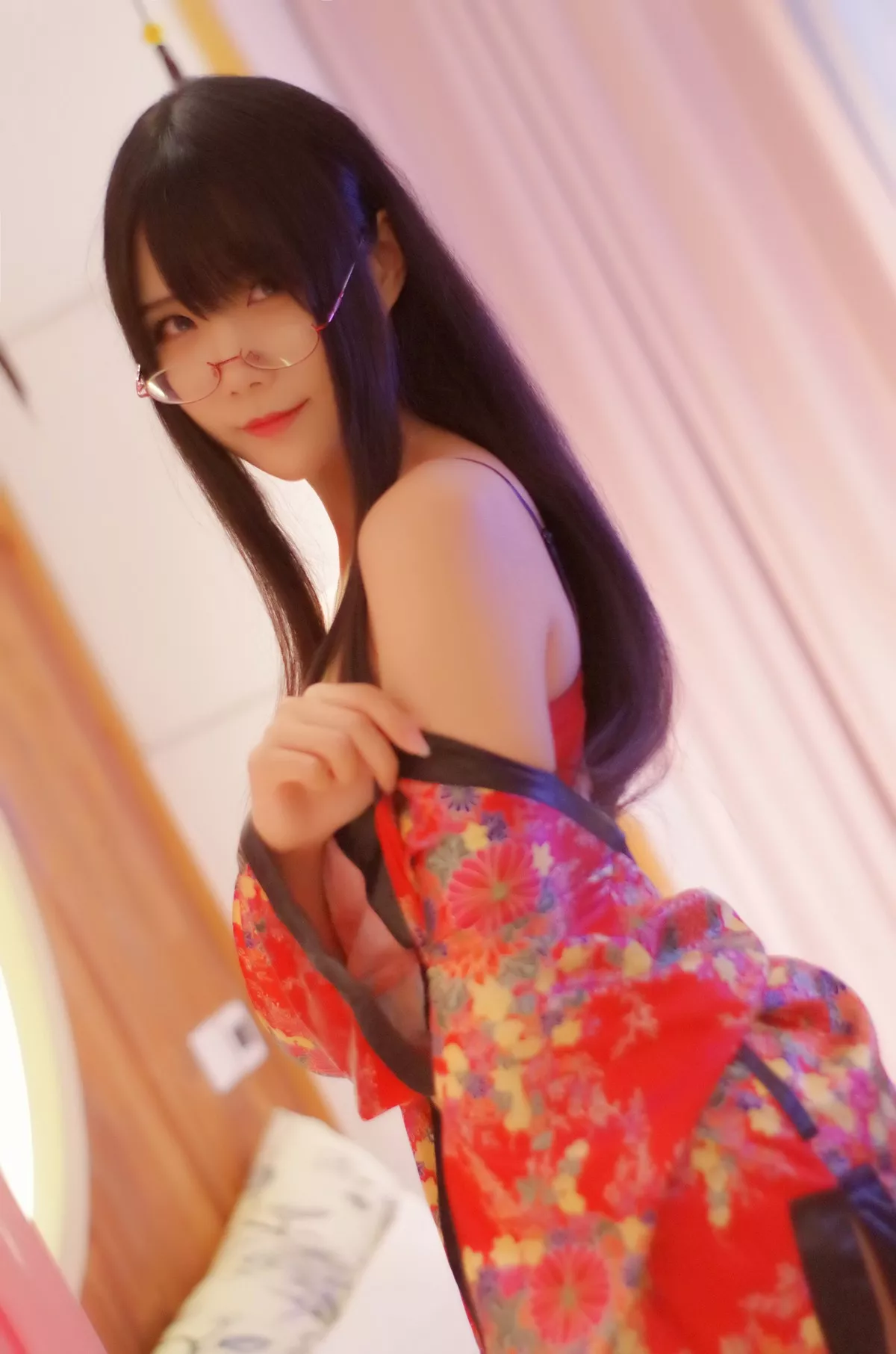 动漫博主曉美媽红色浴衣主题私房半脱浴衣露性感内衣秀完美身材迷人诱惑写真35P