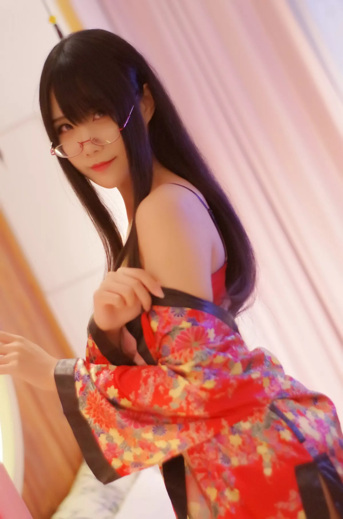 动漫博主曉美媽红色浴衣主题私房半脱浴衣露性感内衣秀完美身材迷人诱惑写真35P