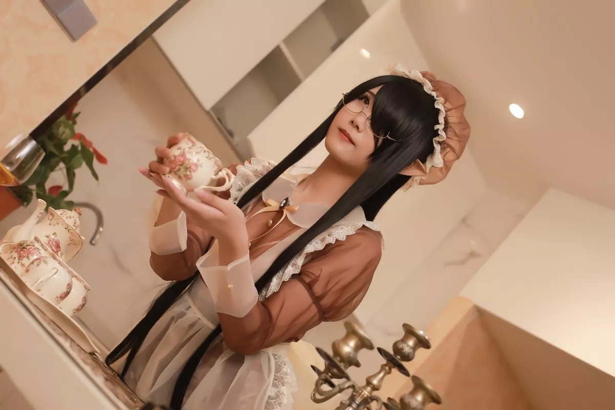 动漫博主曉美媽透明女仆主题眼镜美少女私房撩裙露白色蕾丝吊袜秀翘臀诱惑写真38P
