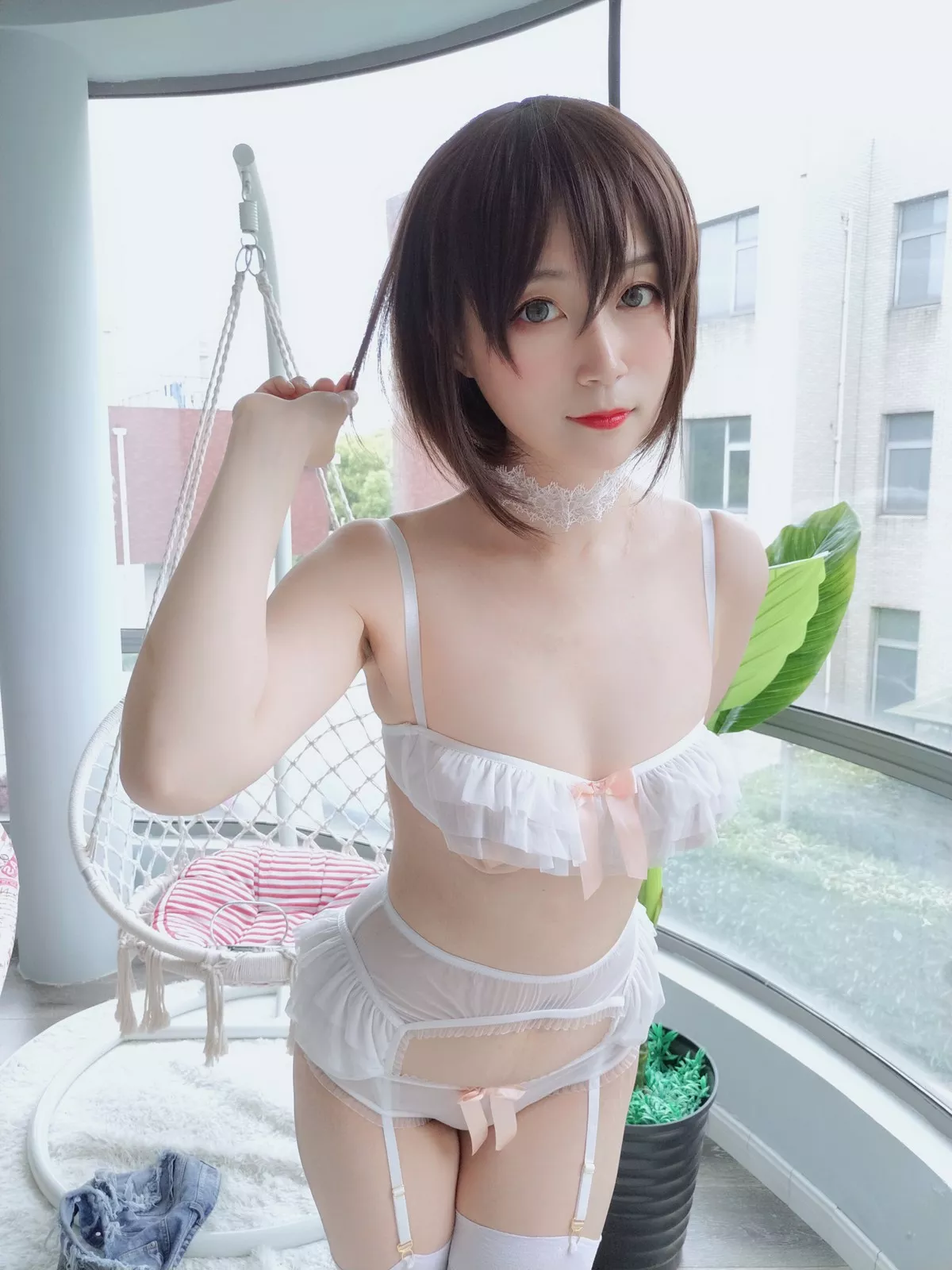Coser小姐姐白银不后悔主题私房性感白色内衣配白丝吊袜秀完美身材诱惑写真30P