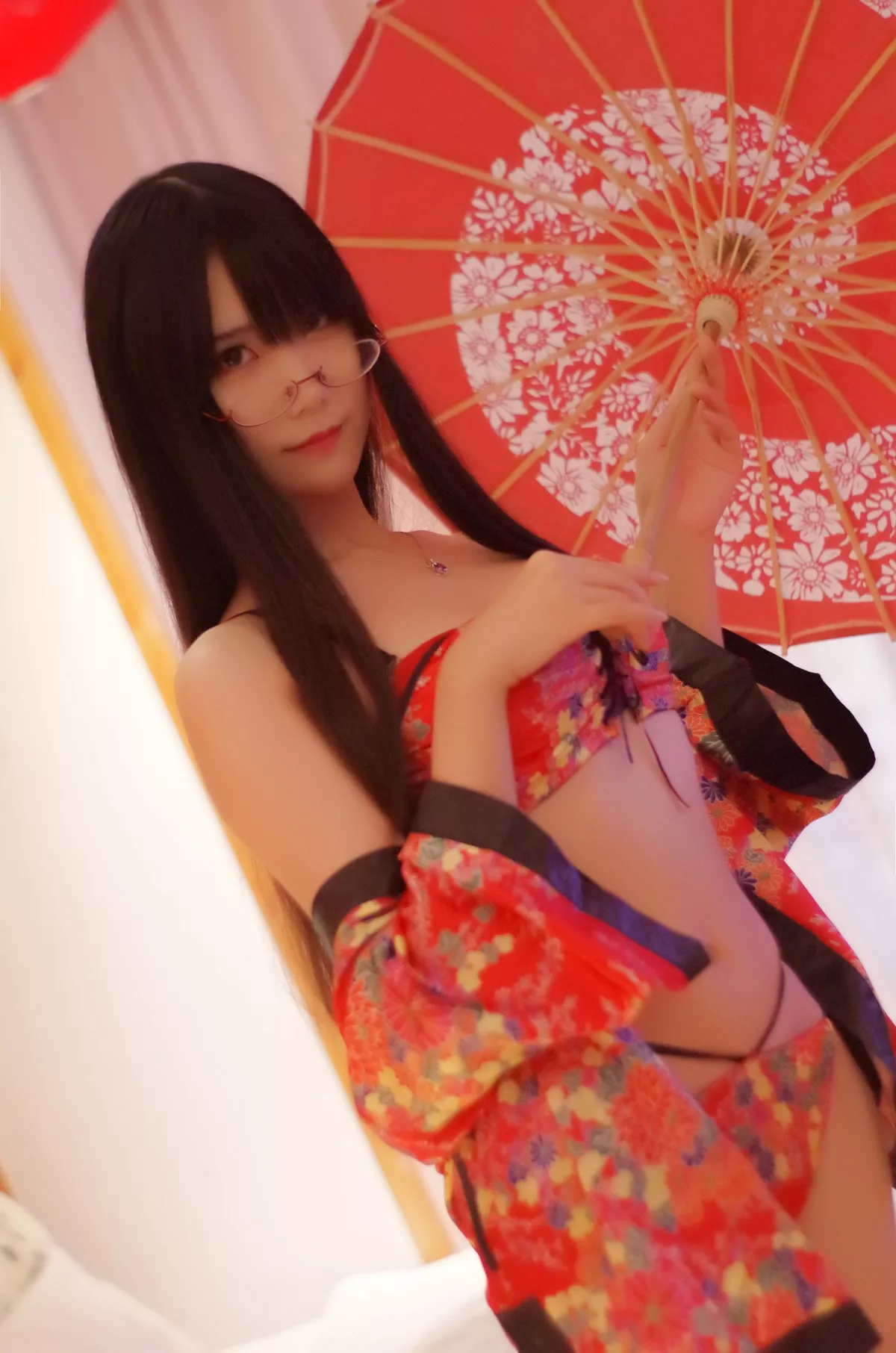 动漫博主曉美媽红色浴衣主题私房半脱浴衣露性感内衣秀完美身材迷人诱惑写真35P