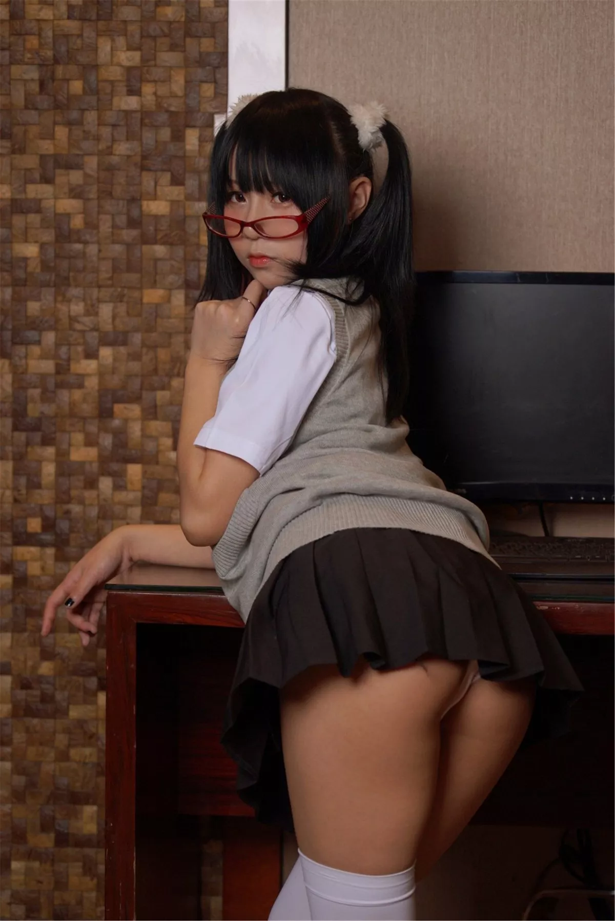 Coser小姐姐白银＆摇摇乐性感姐妹花主题私房性感丝袜系列秀翘臀撩人诱惑写真125P