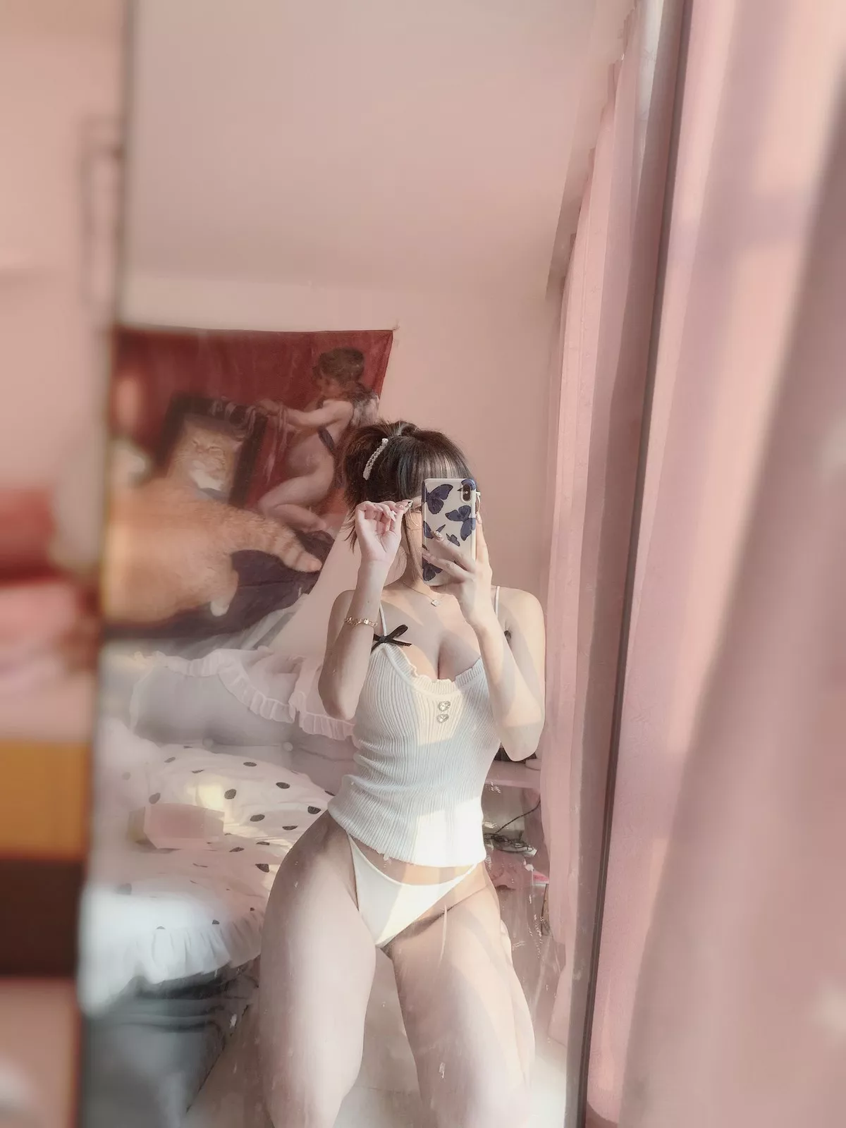 白嫩美少女鬼畜瑶在不在黄昏主题私房床上性感白色吊带内衣秀丰满身材诱惑写真50P