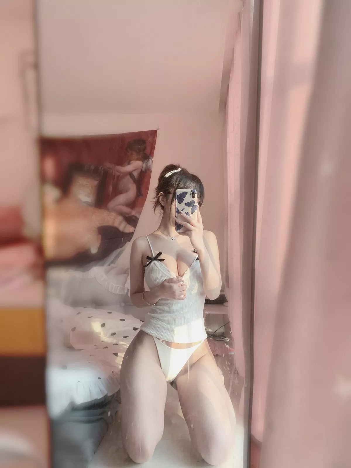 白嫩美少女鬼畜瑶在不在黄昏主题私房床上性感白色吊带内衣秀丰满身材诱惑写真50P