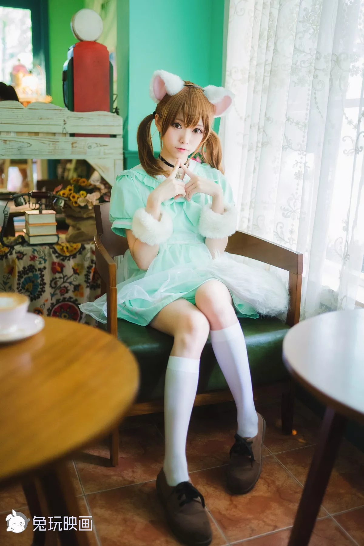动漫博主Kitaro_绮太郎白喵喵喵主题性感猫女郎装扮淡绿色长裙秀美腿诱惑写真46P