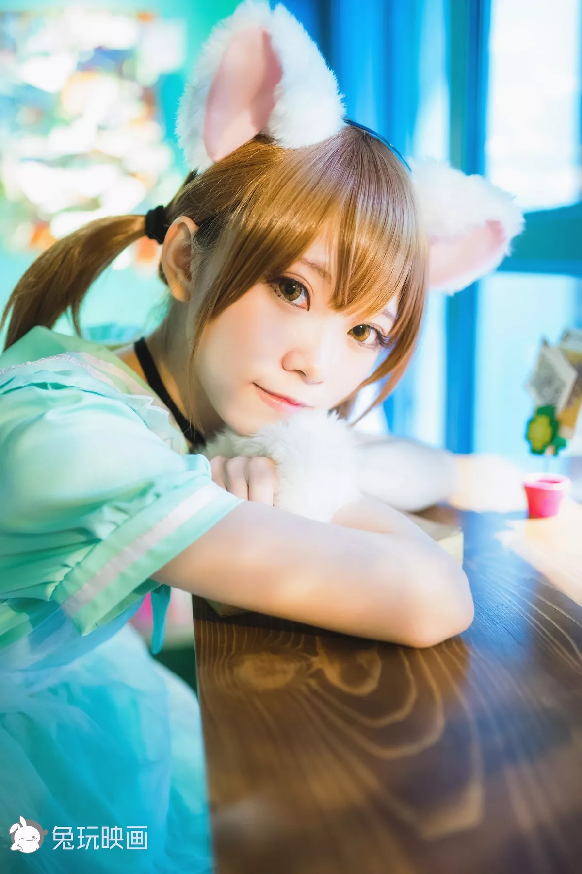 动漫博主Kitaro_绮太郎白喵喵喵主题性感猫女郎装扮淡绿色长裙秀美腿诱惑写真46P