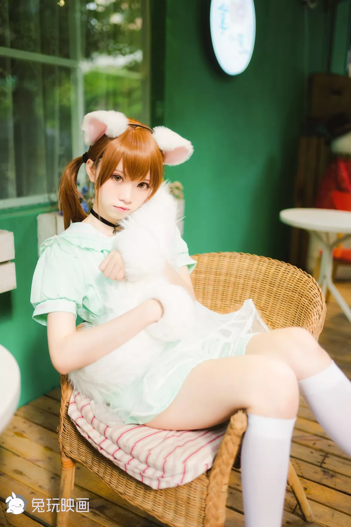 动漫博主Kitaro_绮太郎白喵喵喵主题性感猫女郎装扮淡绿色长裙秀美腿诱惑写真46P