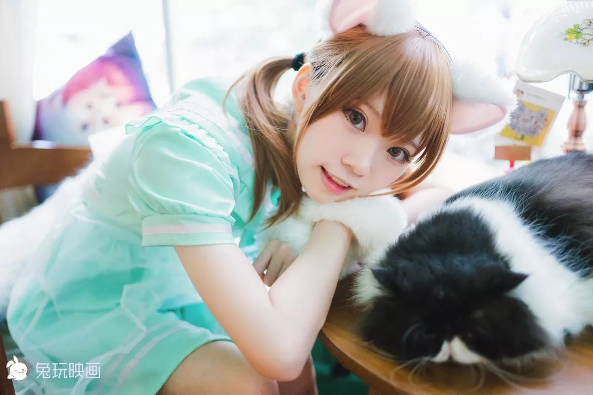 动漫博主Kitaro_绮太郎白喵喵喵主题性感猫女郎装扮淡绿色长裙秀美腿诱惑写真46P