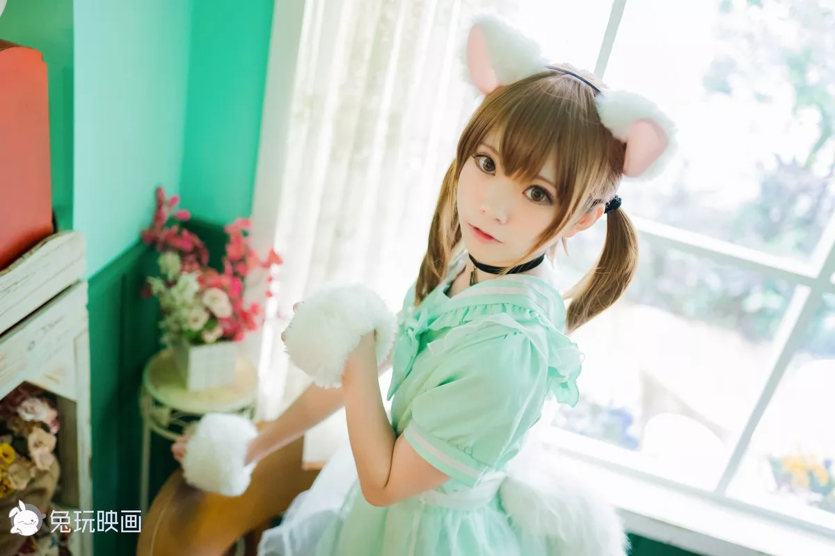 动漫博主Kitaro_绮太郎白喵喵喵主题性感猫女郎装扮淡绿色长裙秀美腿诱惑写真46P