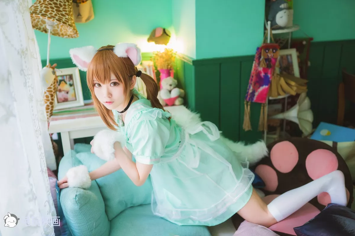 动漫博主Kitaro_绮太郎白喵喵喵主题性感猫女郎装扮淡绿色长裙秀美腿诱惑写真46P