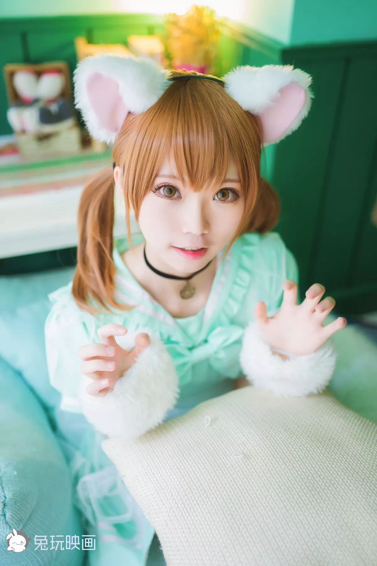 动漫博主Kitaro_绮太郎白喵喵喵主题性感猫女郎装扮淡绿色长裙秀美腿诱惑写真46P