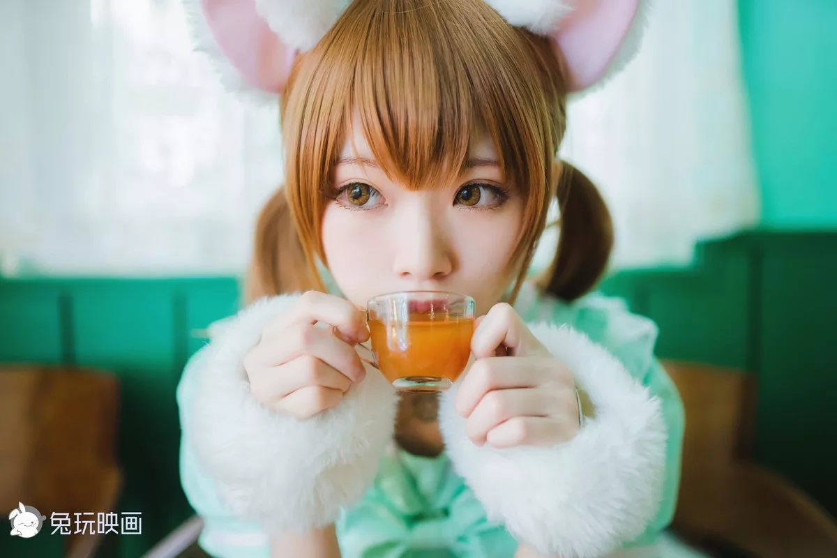 动漫博主Kitaro_绮太郎白喵喵喵主题性感猫女郎装扮淡绿色长裙秀美腿诱惑写真46P