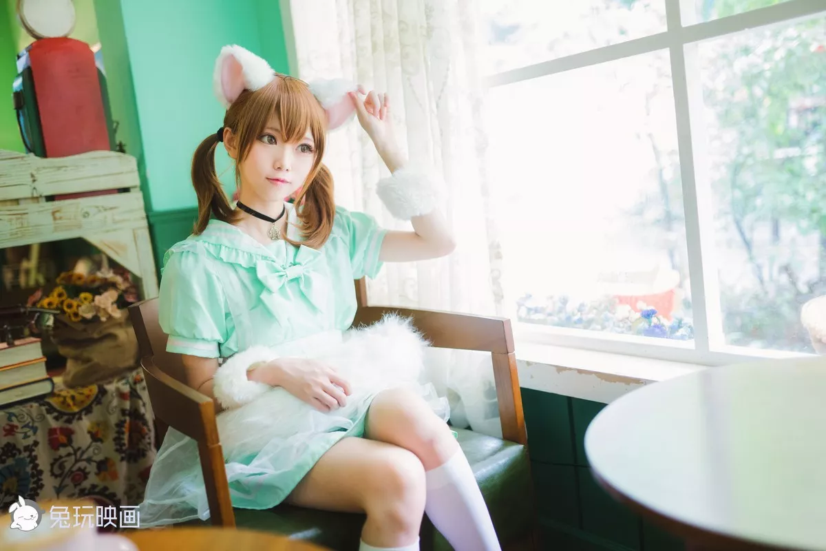 动漫博主Kitaro_绮太郎白喵喵喵主题性感猫女郎装扮淡绿色长裙秀美腿诱惑写真46P