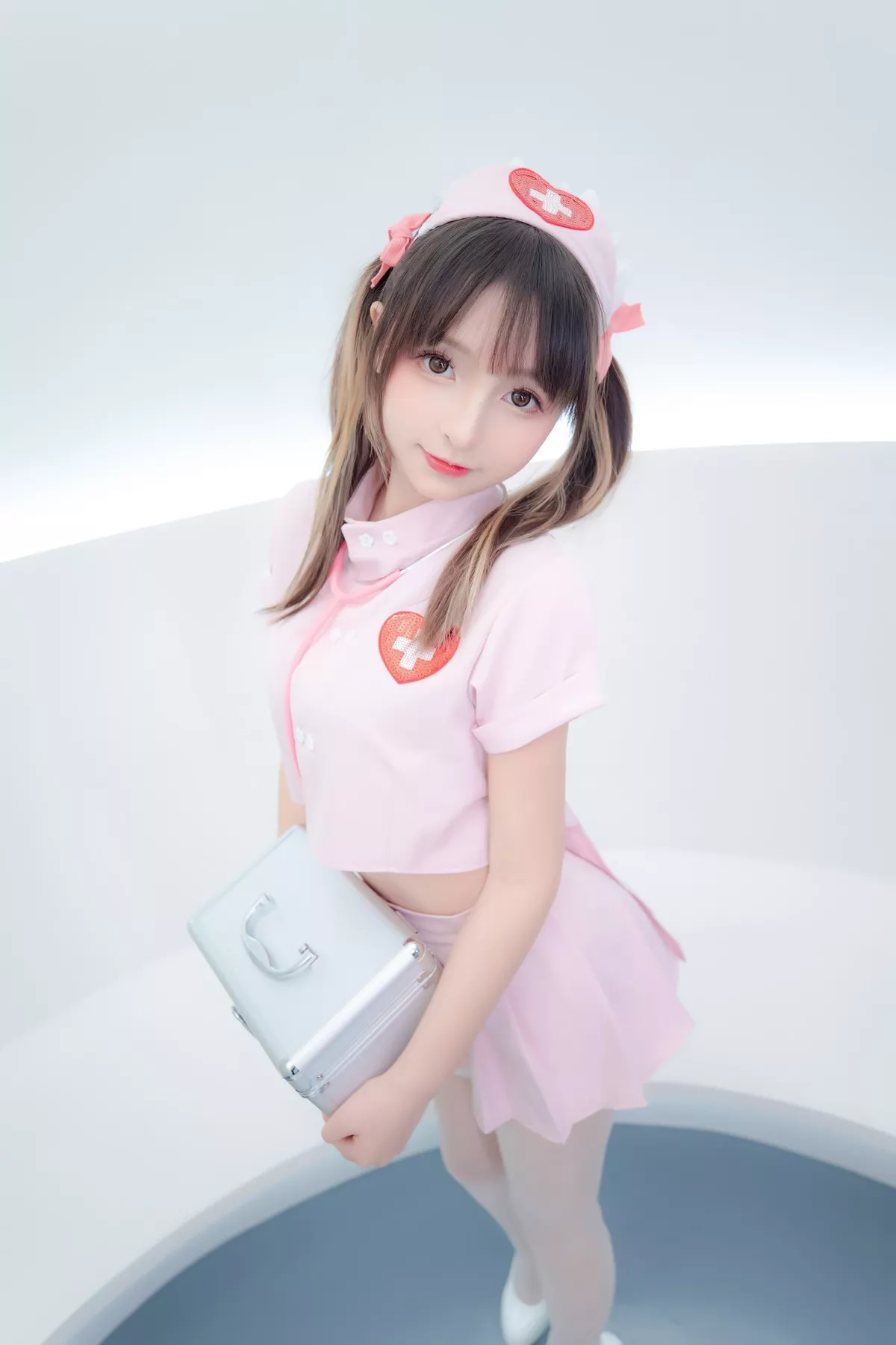 萝莉美女神楽坂真冬白丝护士身心平衡主题性感粉色护士装配超薄白丝诱惑写真150P