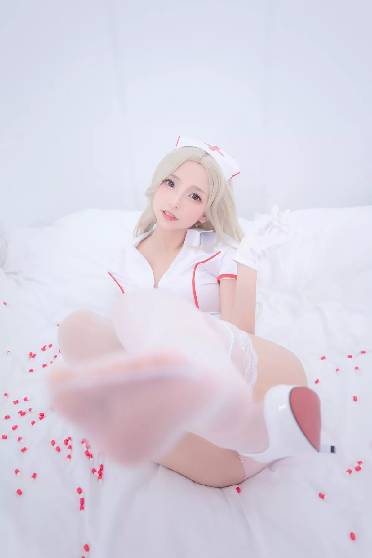 萝莉美女神楽坂真冬白丝护士身心平衡主题性感粉色护士装配超薄白丝诱惑写真150P