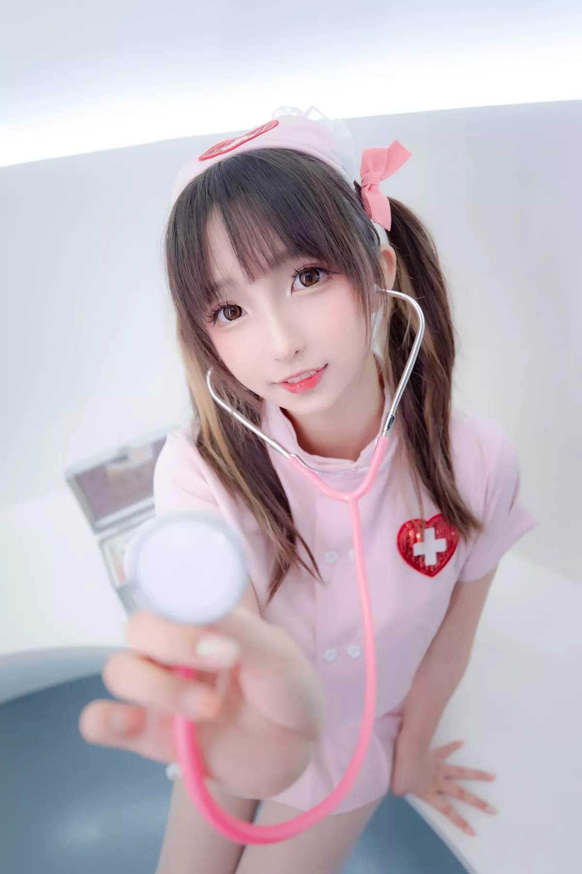 萝莉美女神楽坂真冬白丝护士身心平衡主题性感粉色护士装配超薄白丝诱惑写真150P
