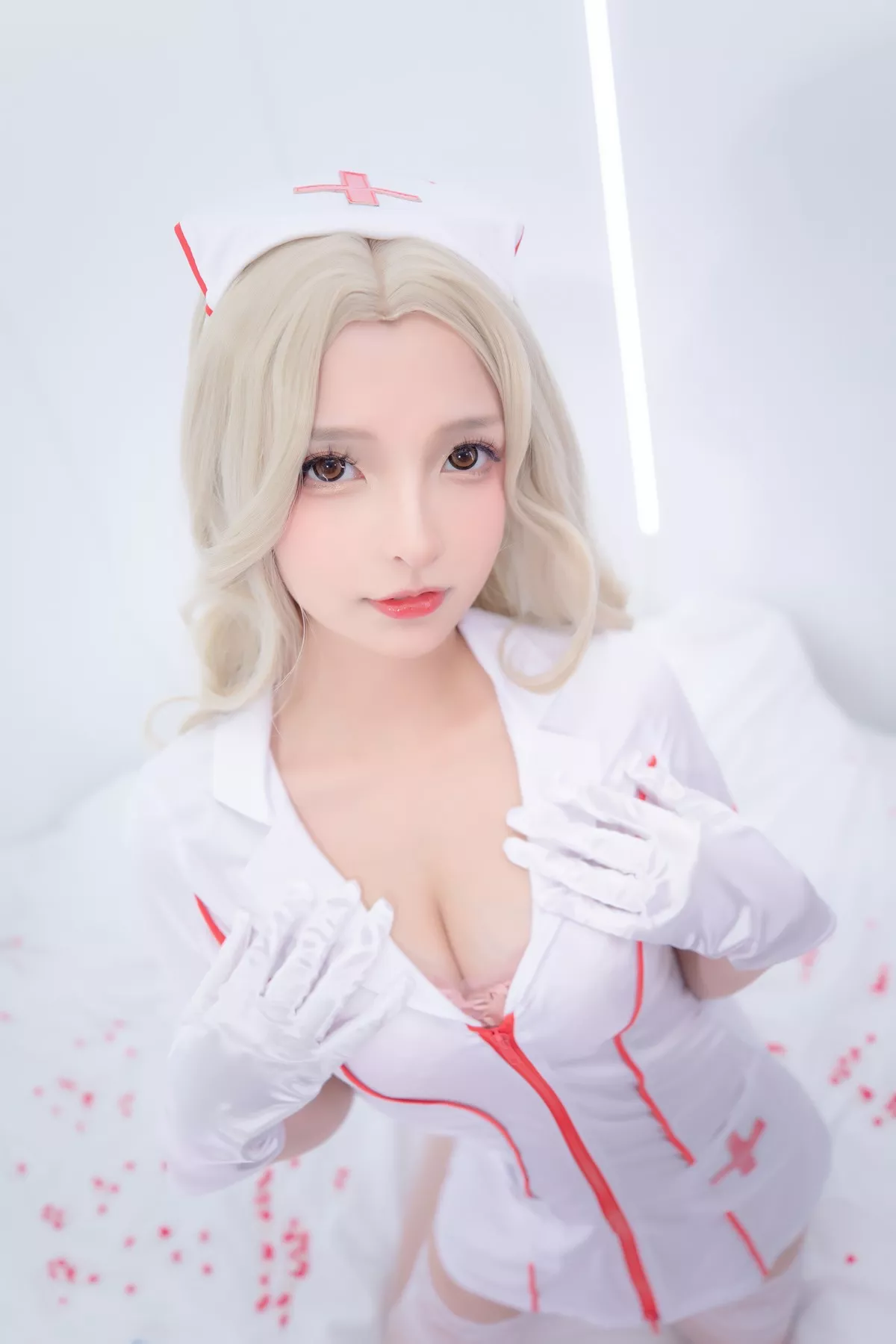 萝莉美女神楽坂真冬白丝护士身心平衡主题性感粉色护士装配超薄白丝诱惑写真150P