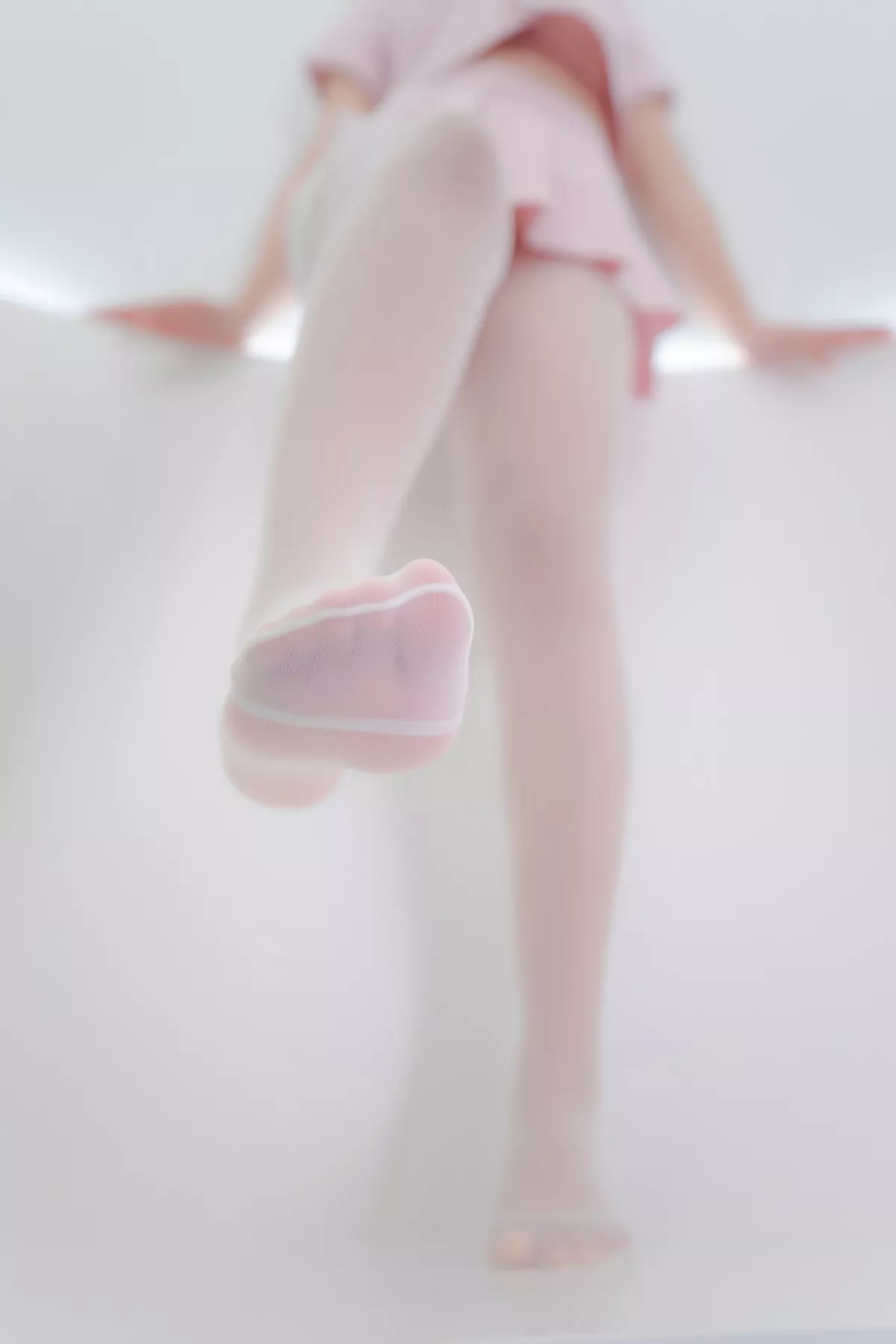 萝莉美女神楽坂真冬白丝护士身心平衡主题性感粉色护士装配超薄白丝诱惑写真150P