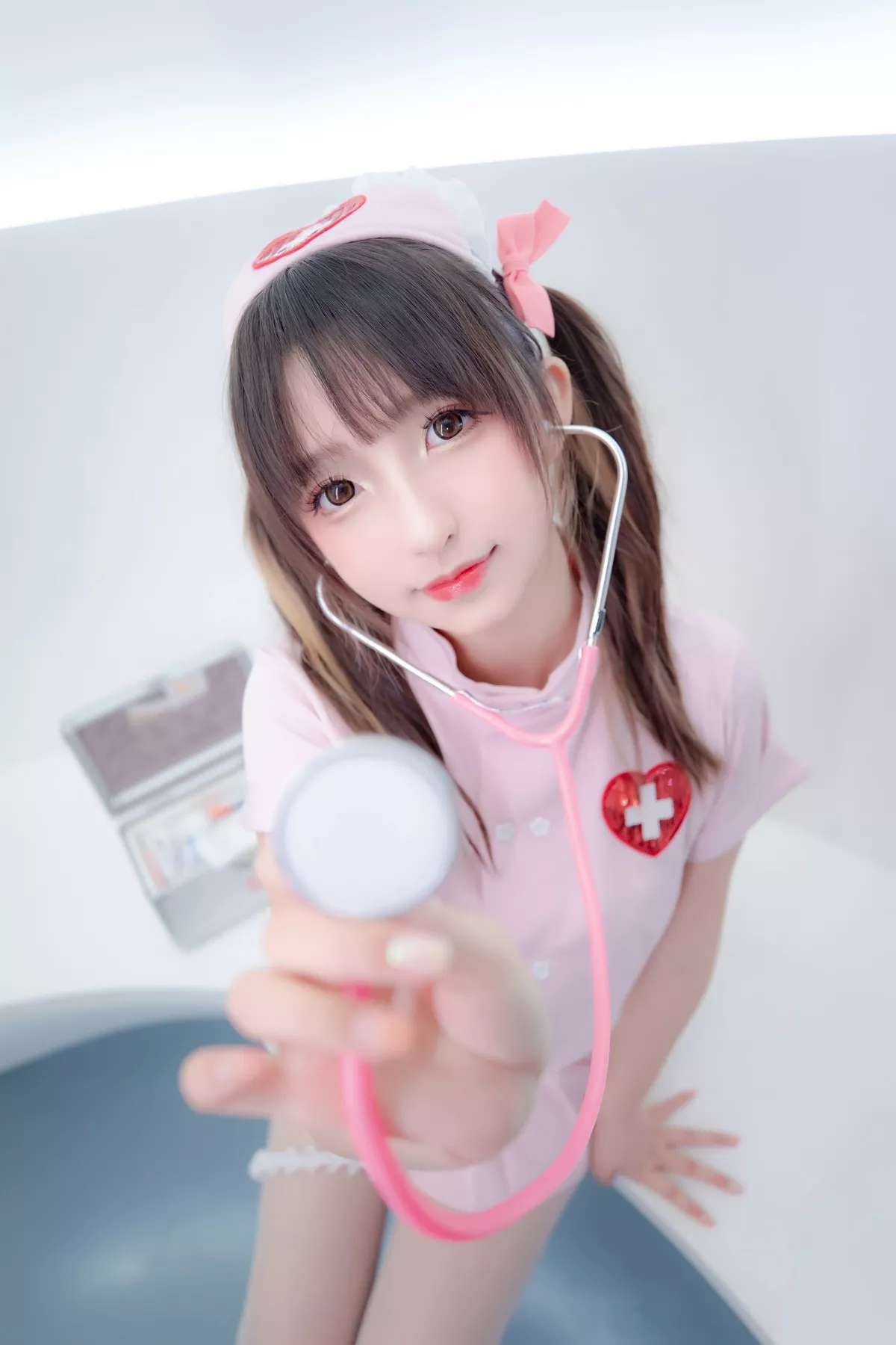 萝莉美女神楽坂真冬白丝护士身心平衡主题性感粉色护士装配超薄白丝诱惑写真150P