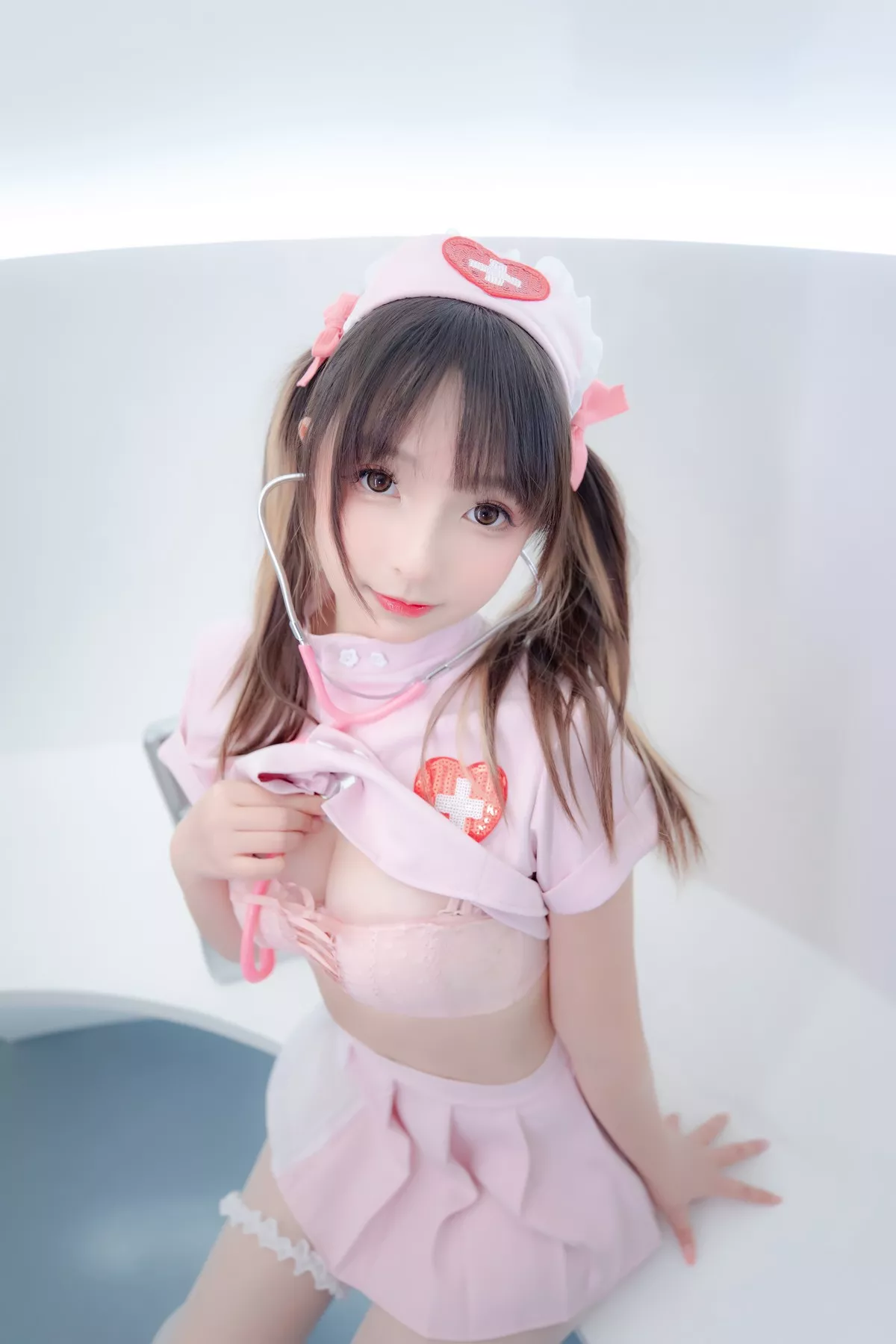 萝莉美女神楽坂真冬白丝护士身心平衡主题性感粉色护士装配超薄白丝诱惑写真150P