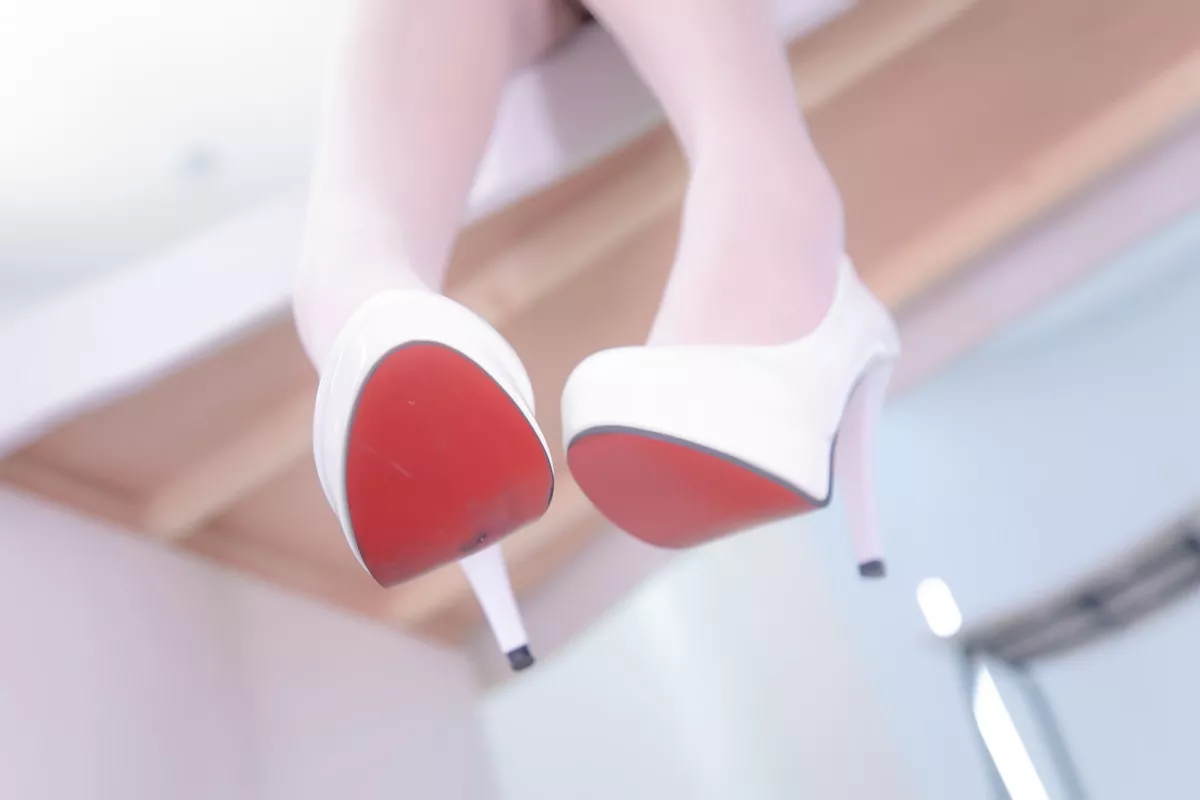 萝莉美女神楽坂真冬白丝护士身心平衡主题性感粉色护士装配超薄白丝诱惑写真150P