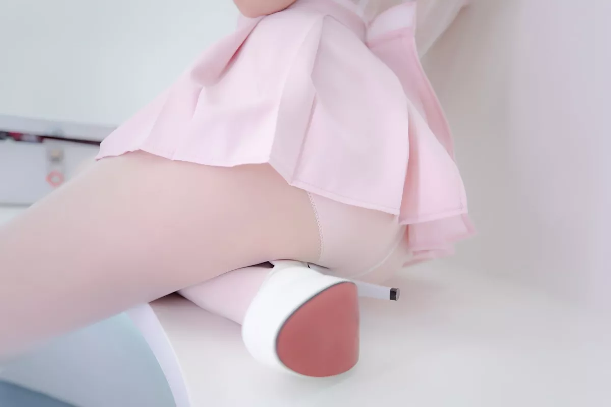 萝莉美女神楽坂真冬白丝护士身心平衡主题性感粉色护士装配超薄白丝诱惑写真150P