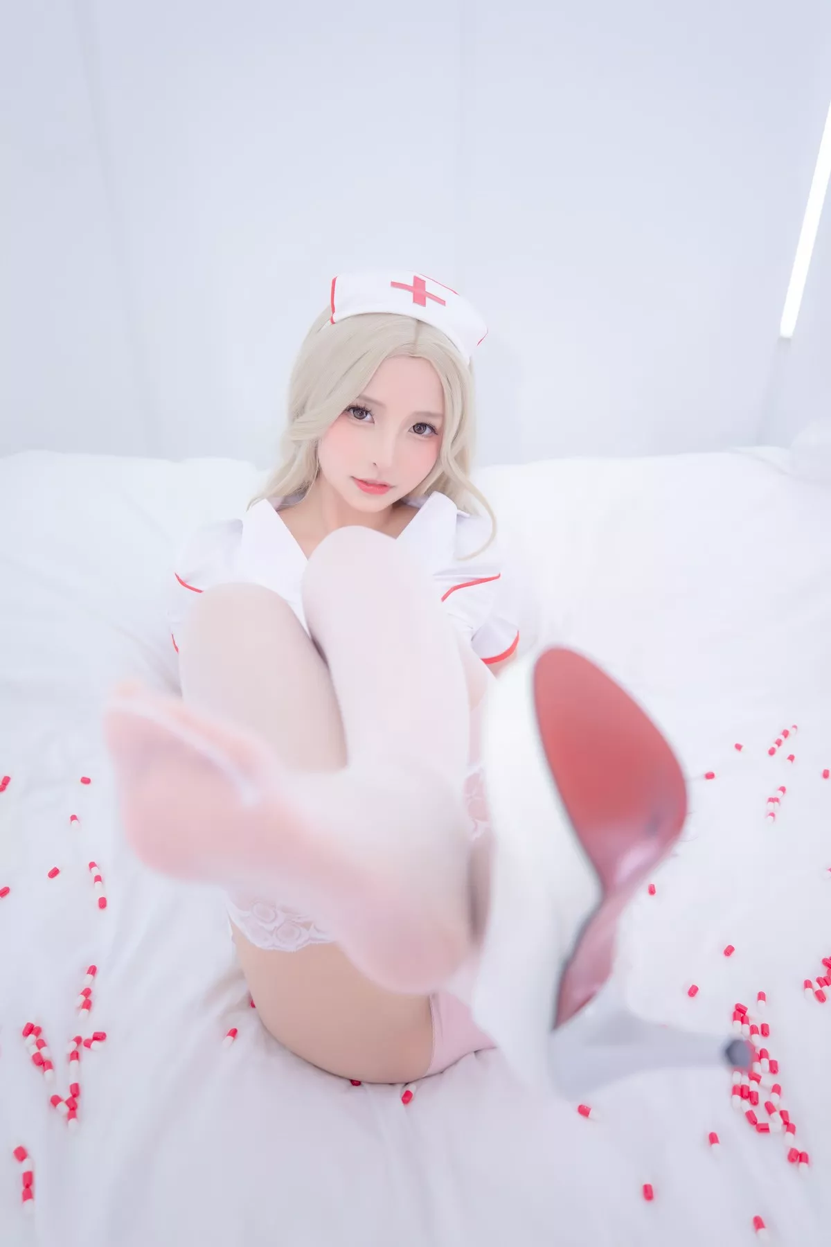 萝莉美女神楽坂真冬白丝护士身心平衡主题性感粉色护士装配超薄白丝诱惑写真150P
