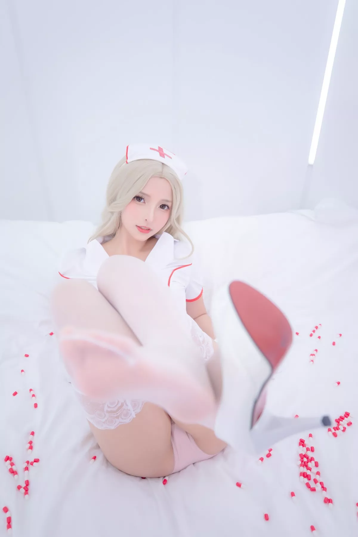 萝莉美女神楽坂真冬白丝护士身心平衡主题性感粉色护士装配超薄白丝诱惑写真150P