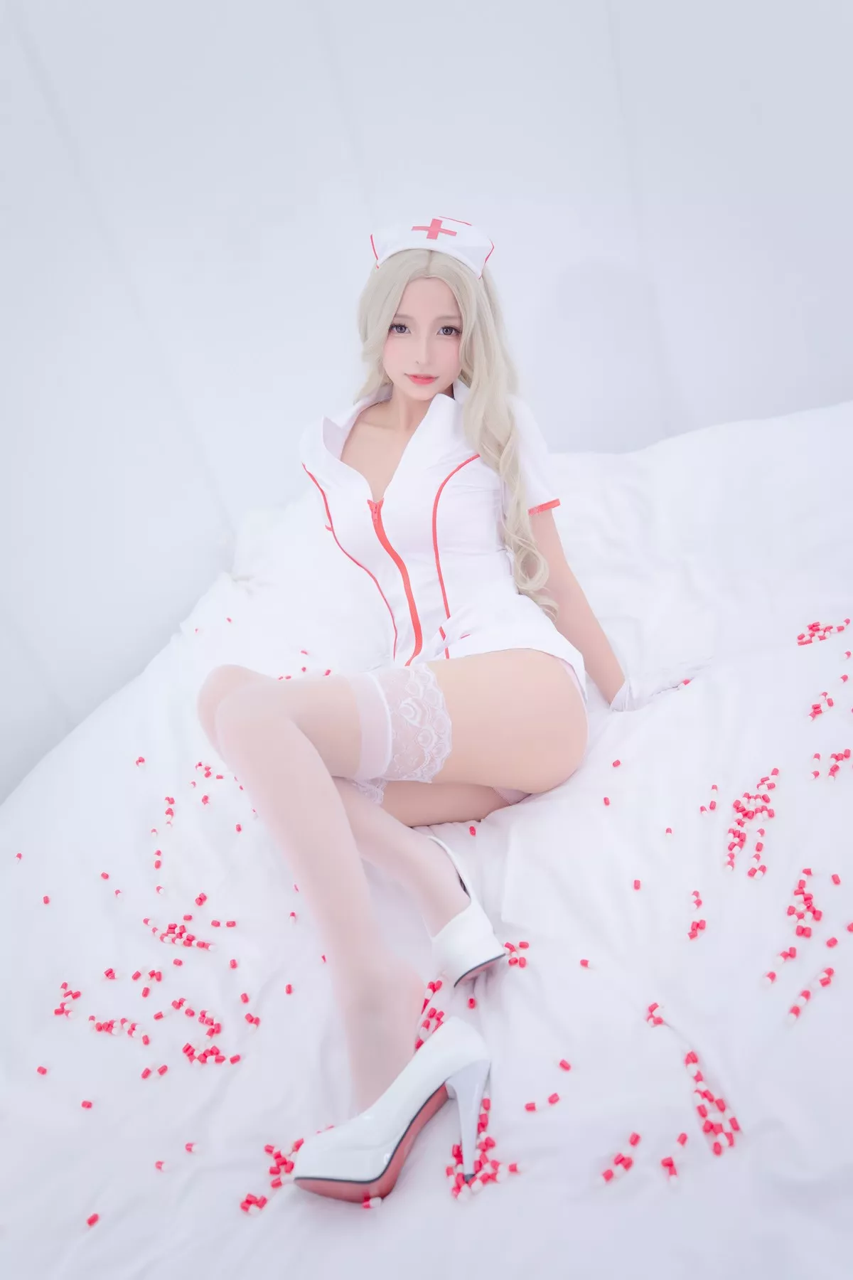 萝莉美女神楽坂真冬白丝护士身心平衡主题性感粉色护士装配超薄白丝诱惑写真150P