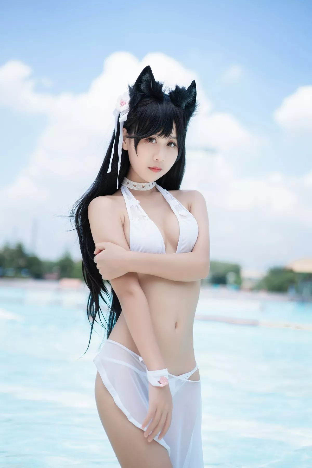 阳光美少女萌芽儿o0爱宕泳装主题户外沙滩性感白色泳装秀完美身材诱惑写真30P